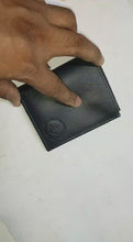 Load and play video in Gallery viewer, Bifold Classic Compact Men&#39;s Leather Wallet With RFID Blocking
